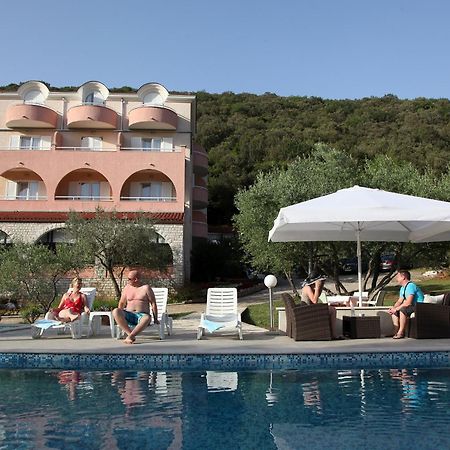 Hotel Carmen Peruški Exteriér fotografie