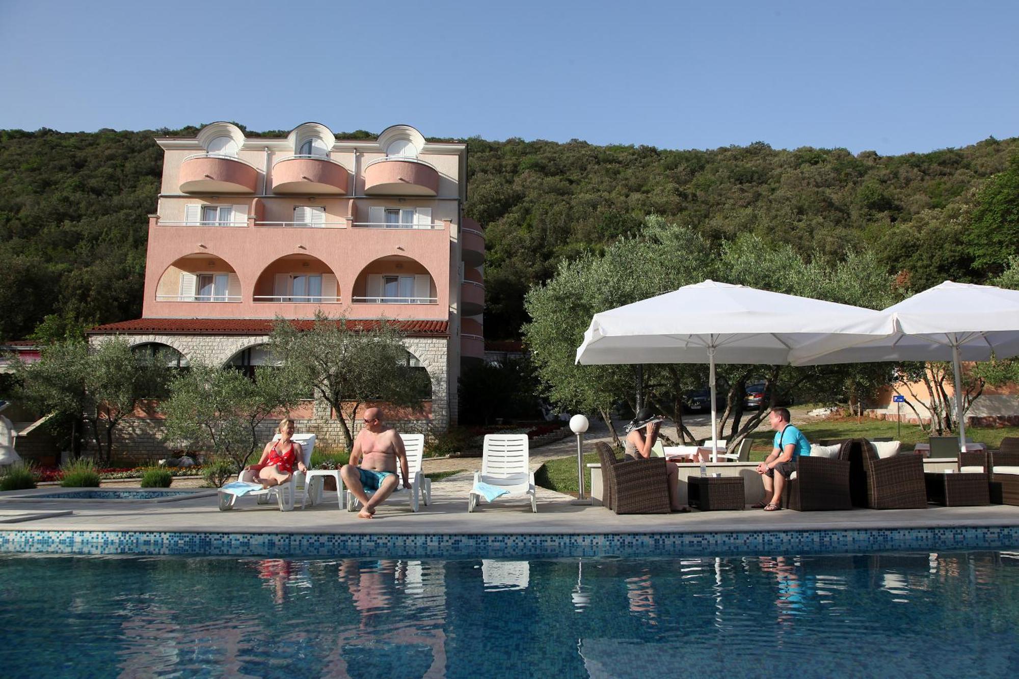 Hotel Carmen Peruški Exteriér fotografie